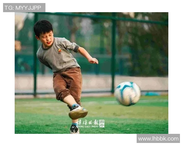 童年时光中的足球明星们那些珍贵的小时候照片回忆